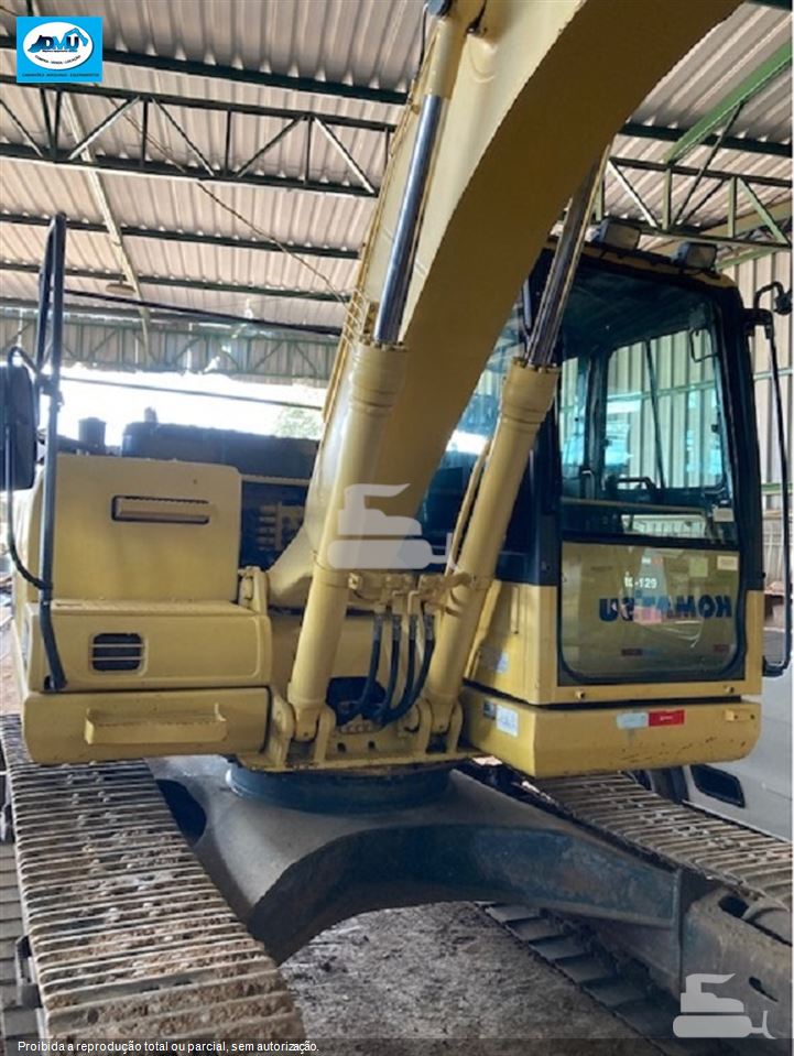 Escavadeira Komatsu PC130