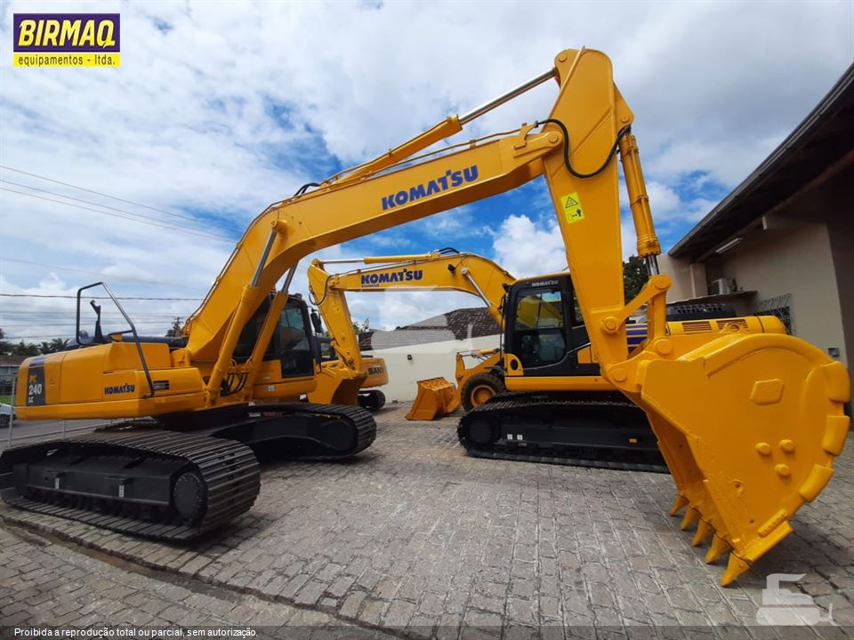 Escavadeira Komatsu PC240