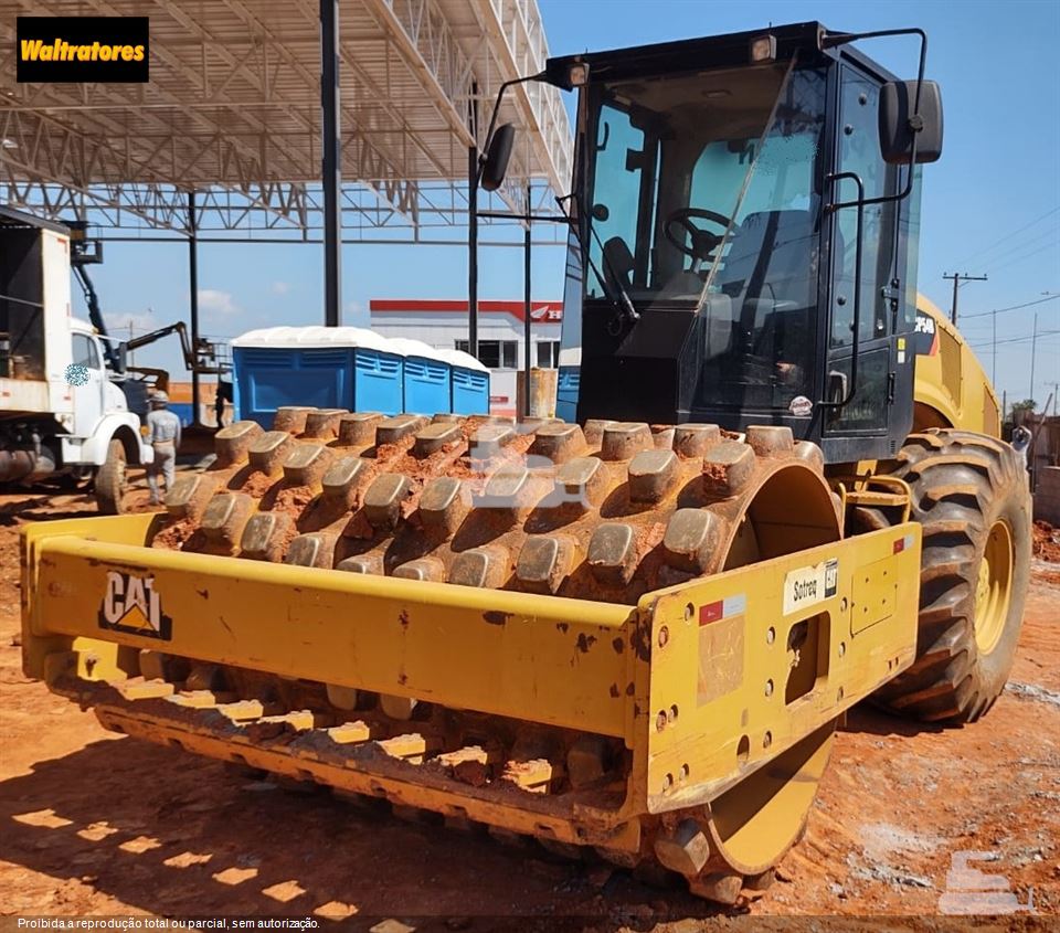 Rolo Compactador Caterpillar CP-54B