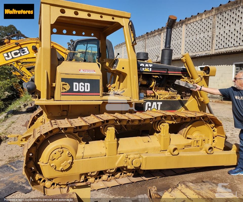 Trator de Esteira Caterpillar D6D