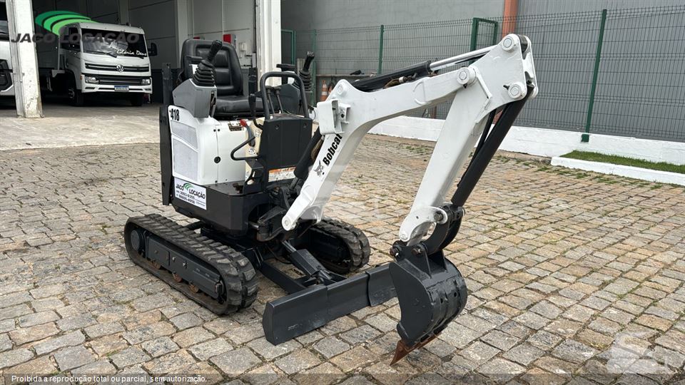 Mini-Escavadeira Bobcat E418