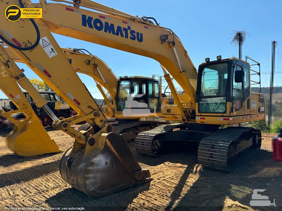 Escavadeira Komatsu PC200