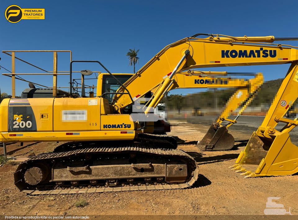 Escavadeira Komatsu PC200