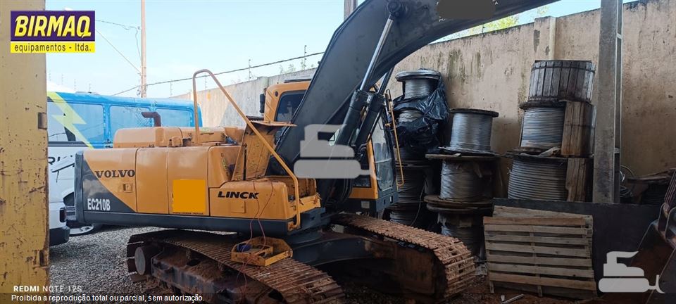 Escavadeira Volvo EC210B