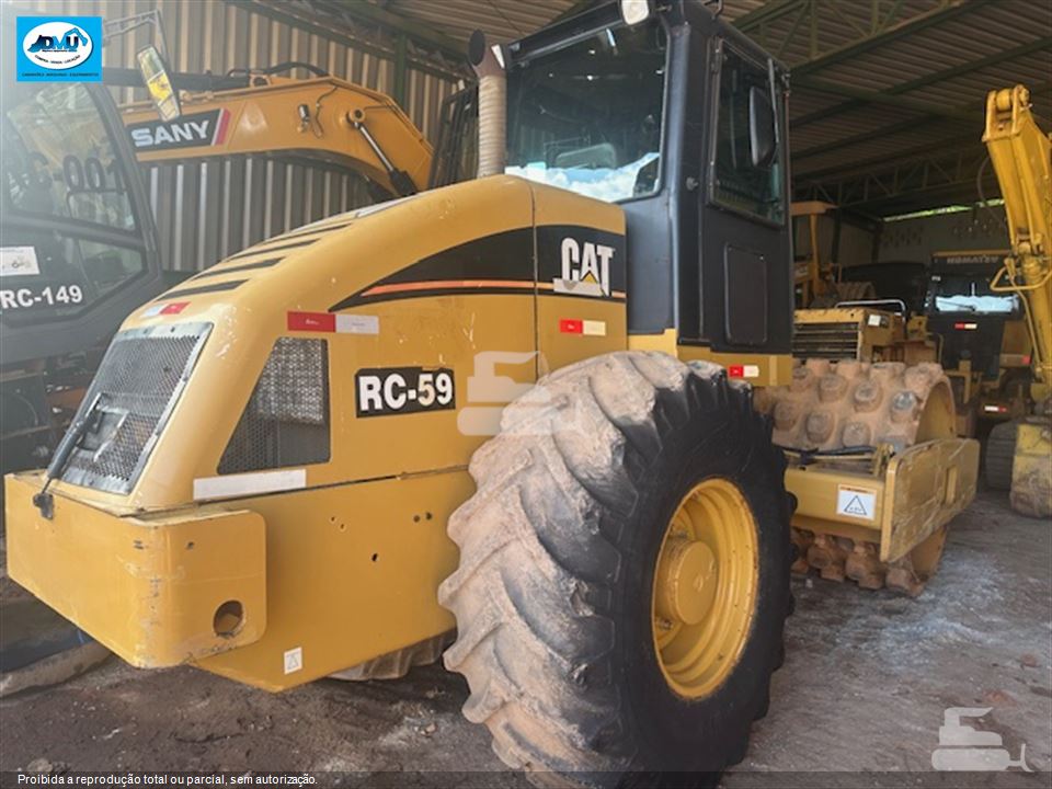 Rolo Compactador Caterpillar CP-533E