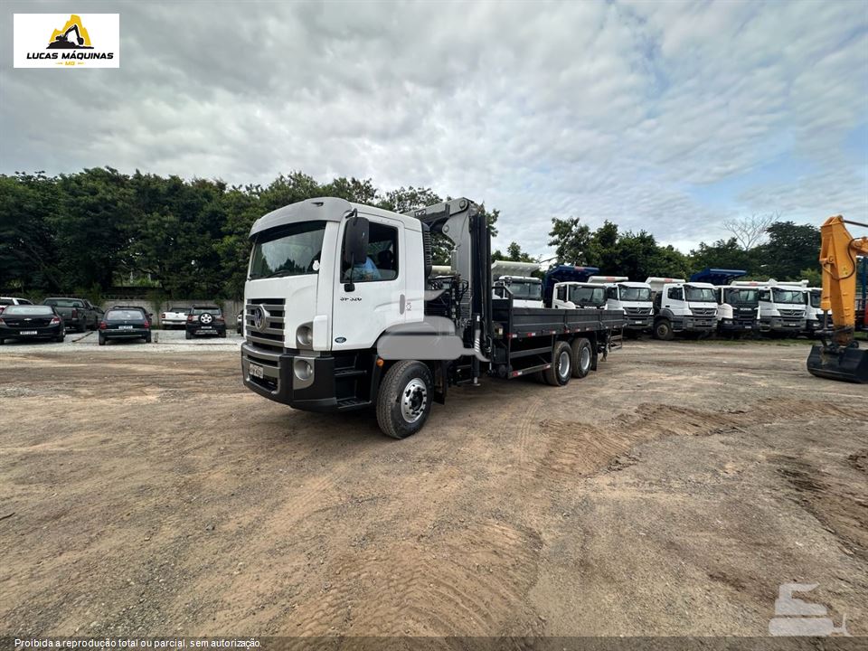 Caminhão Volkswagen 31-320 E Constellation 6x4 3-Eixos 2p (Diesel)