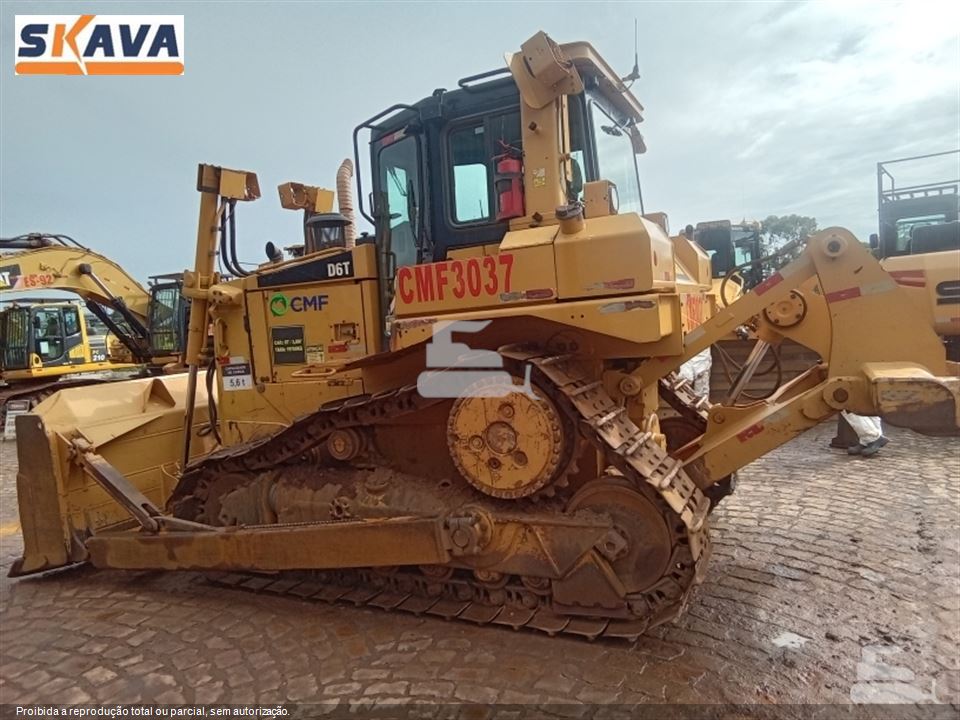 Trator de Esteira Caterpillar D6T