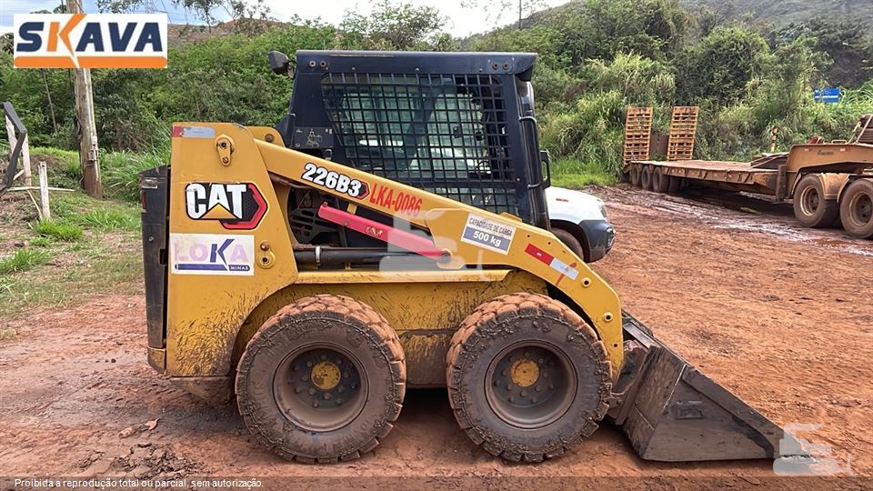 Mini-Carregadeira Caterpillar 226B