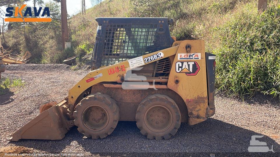 Mini-Carregadeira Caterpillar 226B