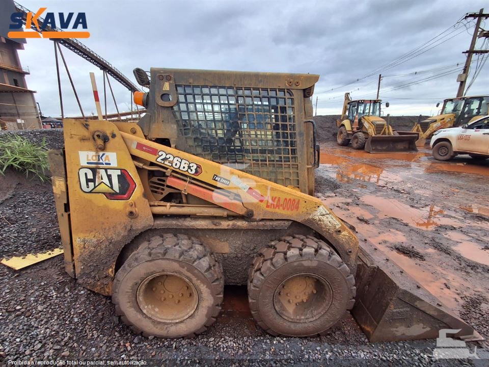 Mini-Carregadeira Caterpillar 226B