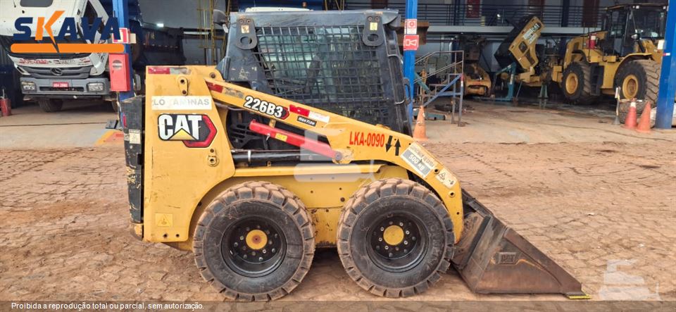 Mini-Carregadeira Caterpillar 226B