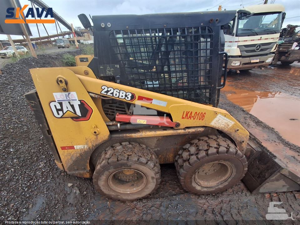 Mini-Carregadeira Caterpillar 226B