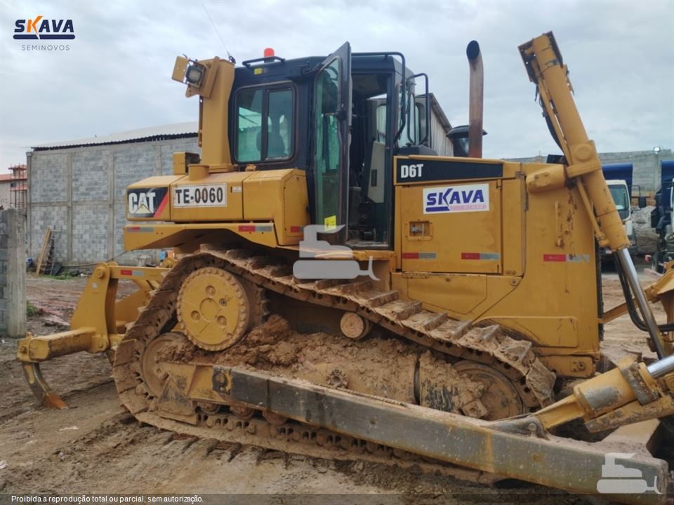 Trator de Esteira Caterpillar D6T
