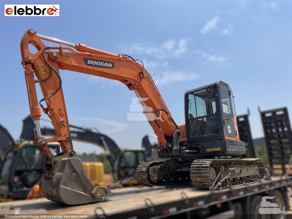 Mini-Escavadeira Doosan DX80R