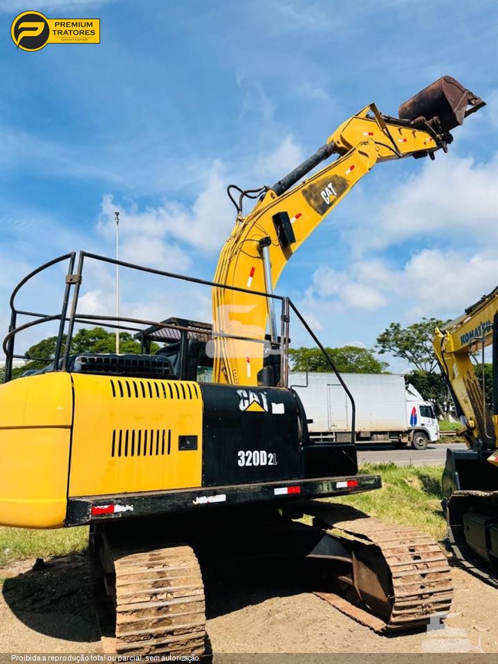 Escavadeira Caterpillar 320D2L