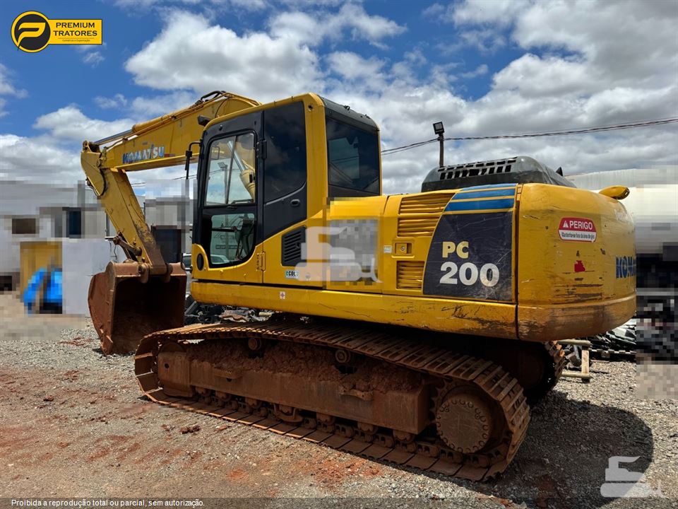 Escavadeira Komatsu PC200