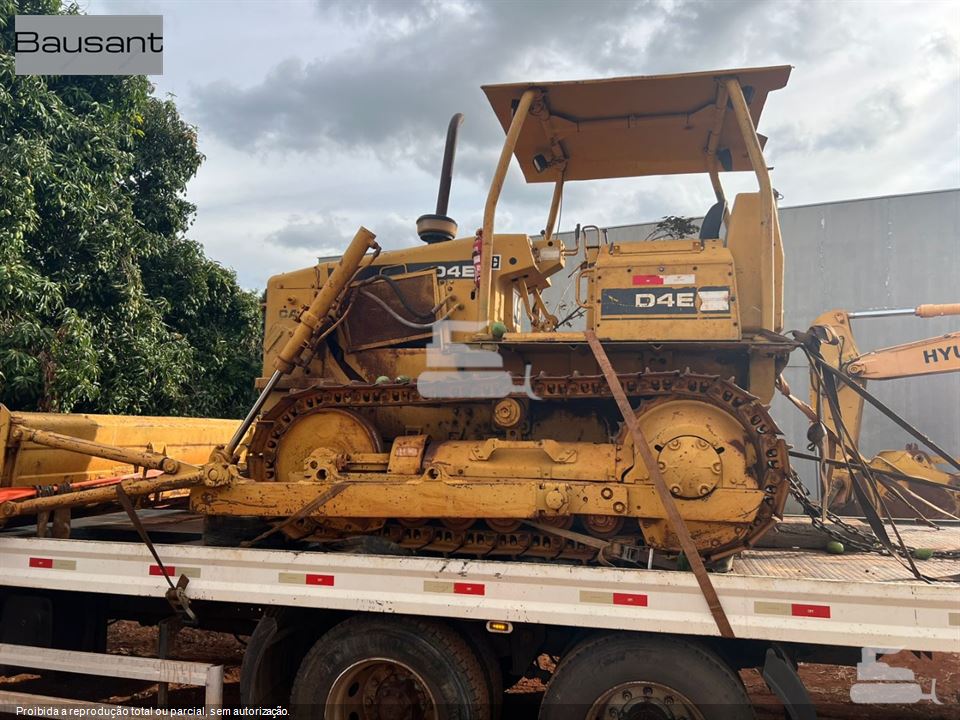 Trator de Esteira Caterpillar D4E