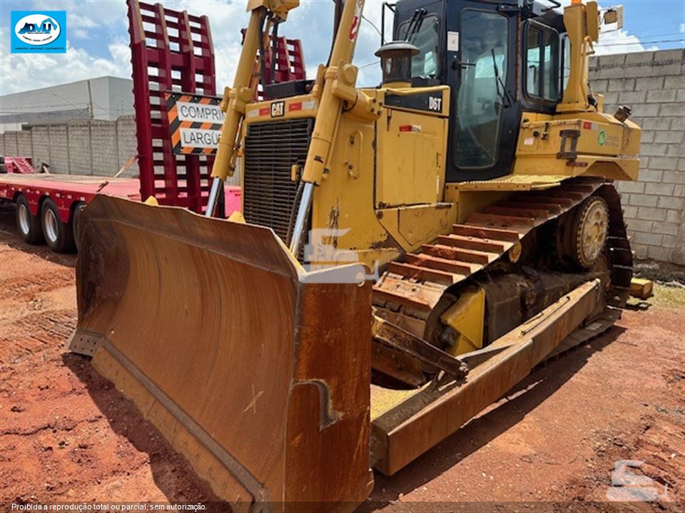 Trator de Esteira Caterpillar D6T