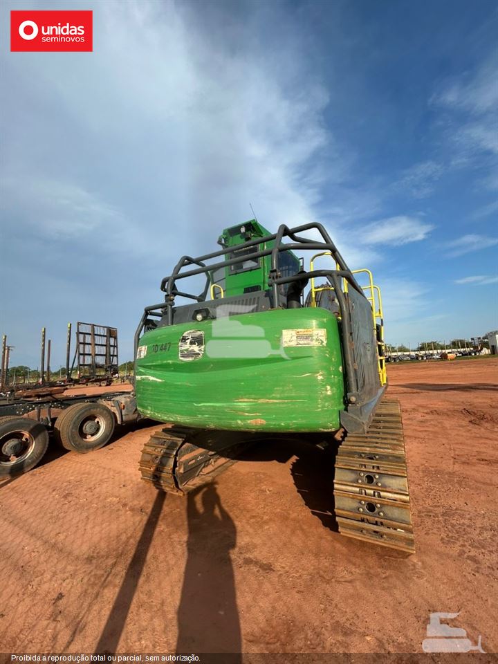 Harvester John Deere 2144G