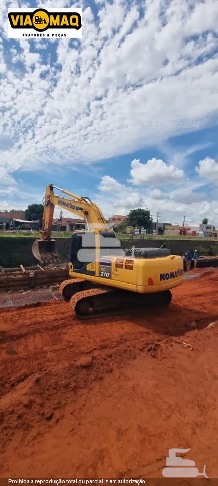 Escavadeira Komatsu PC210