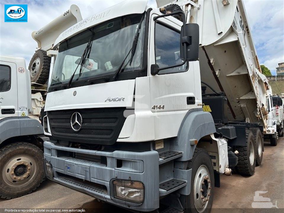 Caminhão Mercedes-Benz Axor 4141 K 6x4 2p (Diesel) (E5)