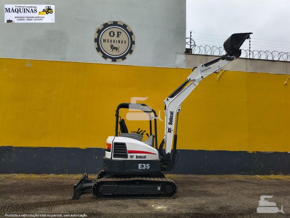 Mini-Escavadeira Bobcat E35