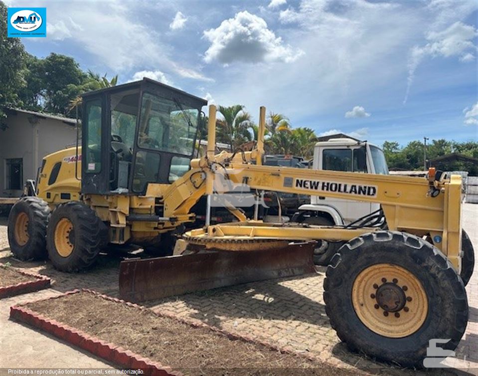 Motoniveladora New Holland RG140B