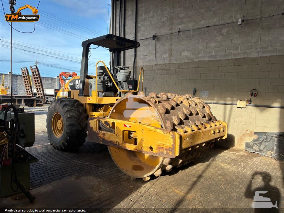 Rolo Compactador Caterpillar CP-533E