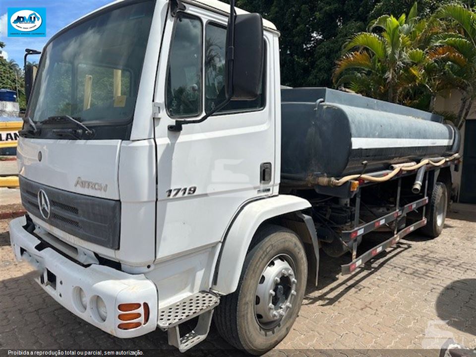 Caminhão Mercedes-Benz Atron 1719 2p (diesel)(E5)