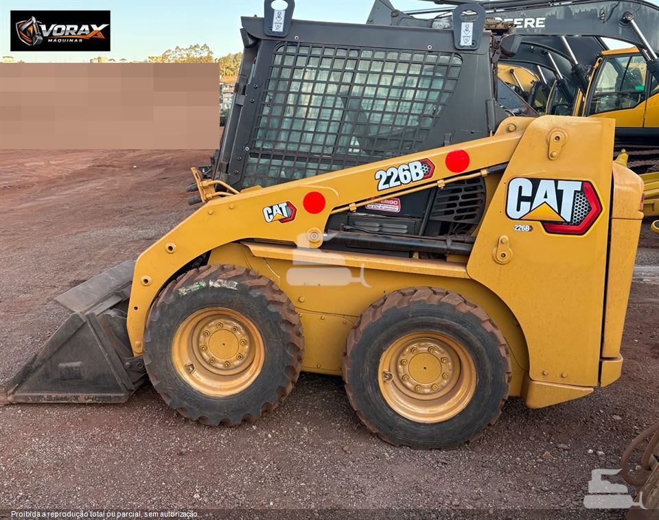 Mini-Carregadeira Caterpillar 226B