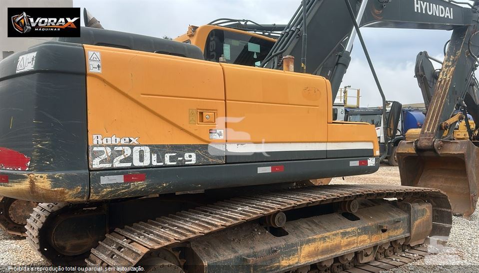 Escavadeira Hyundai R220LC-9