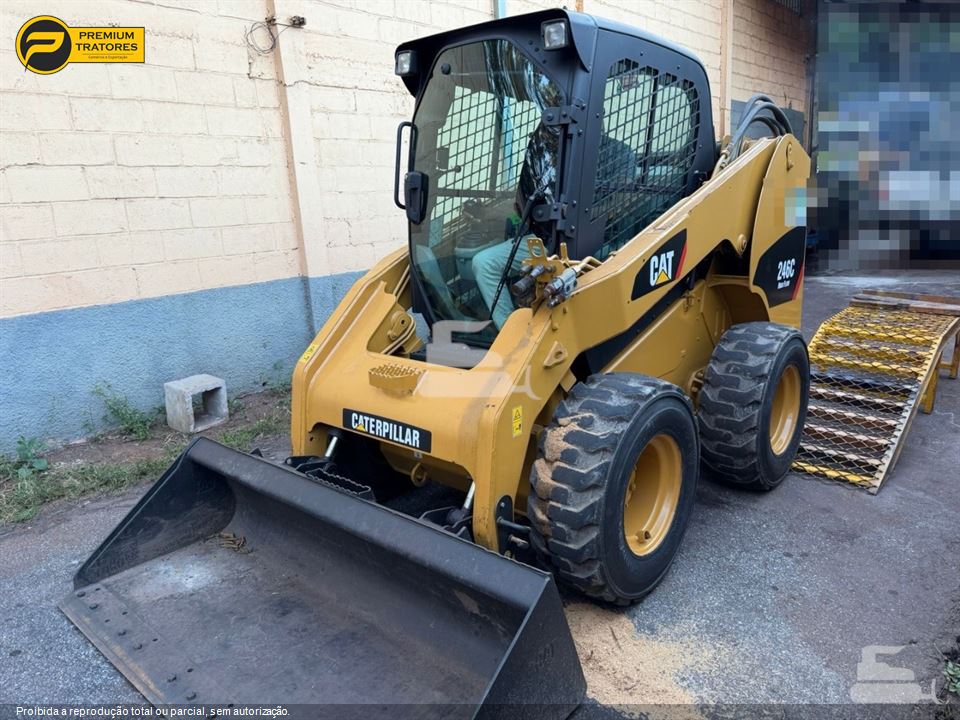 Mini-Carregadeira Caterpillar 246C