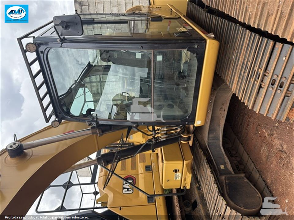 Escavadeira Caterpillar 313GC