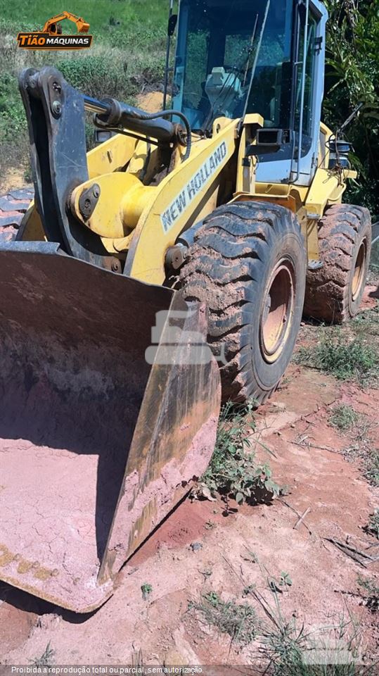 Pá Carregadeira New Holland W130