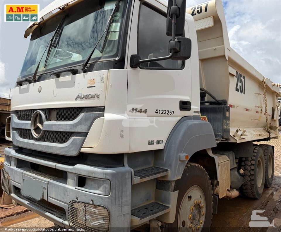 Caminhão Mercedes-Benz Axor 4144 K 6x4 2p (diesel)