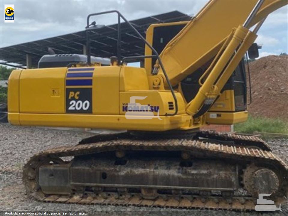 Escavadeira Komatsu PC200
