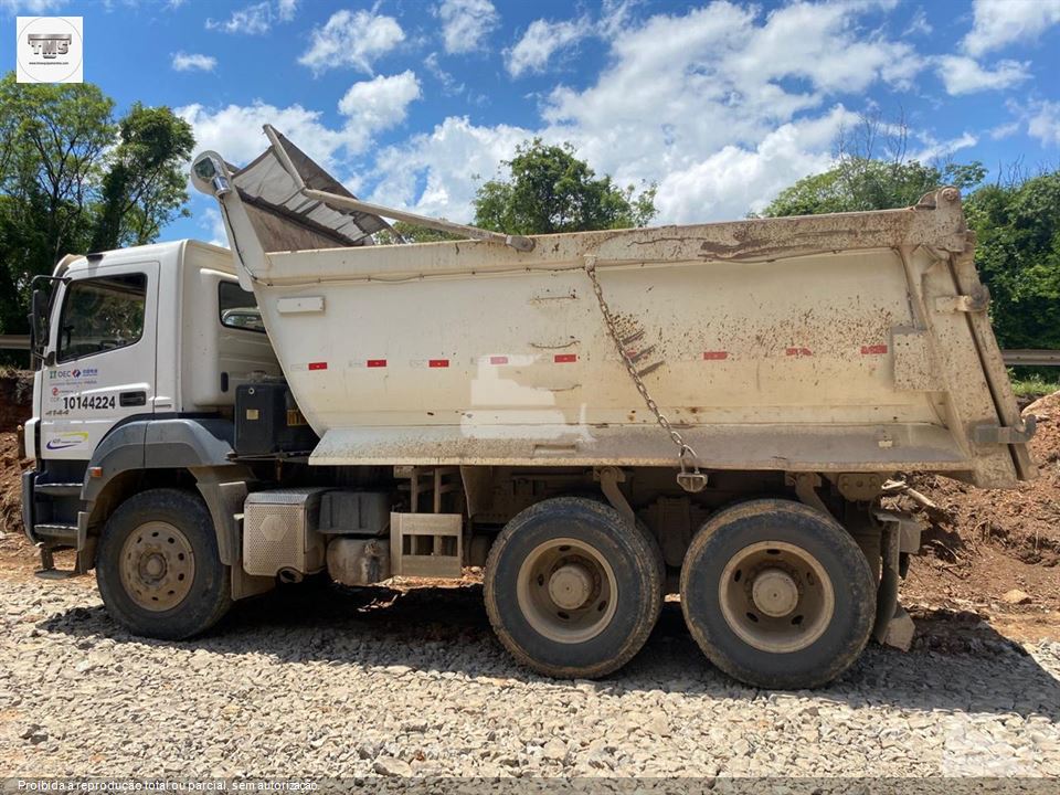 Caminhão Mercedes-Benz Axor 4144 K 6x4 2p (diesel)