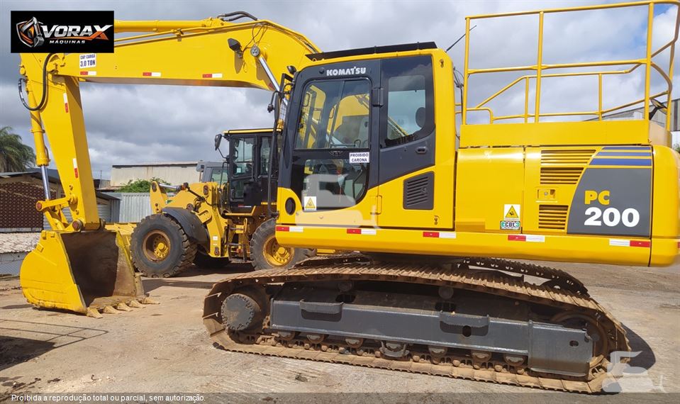 Escavadeira Komatsu PC200