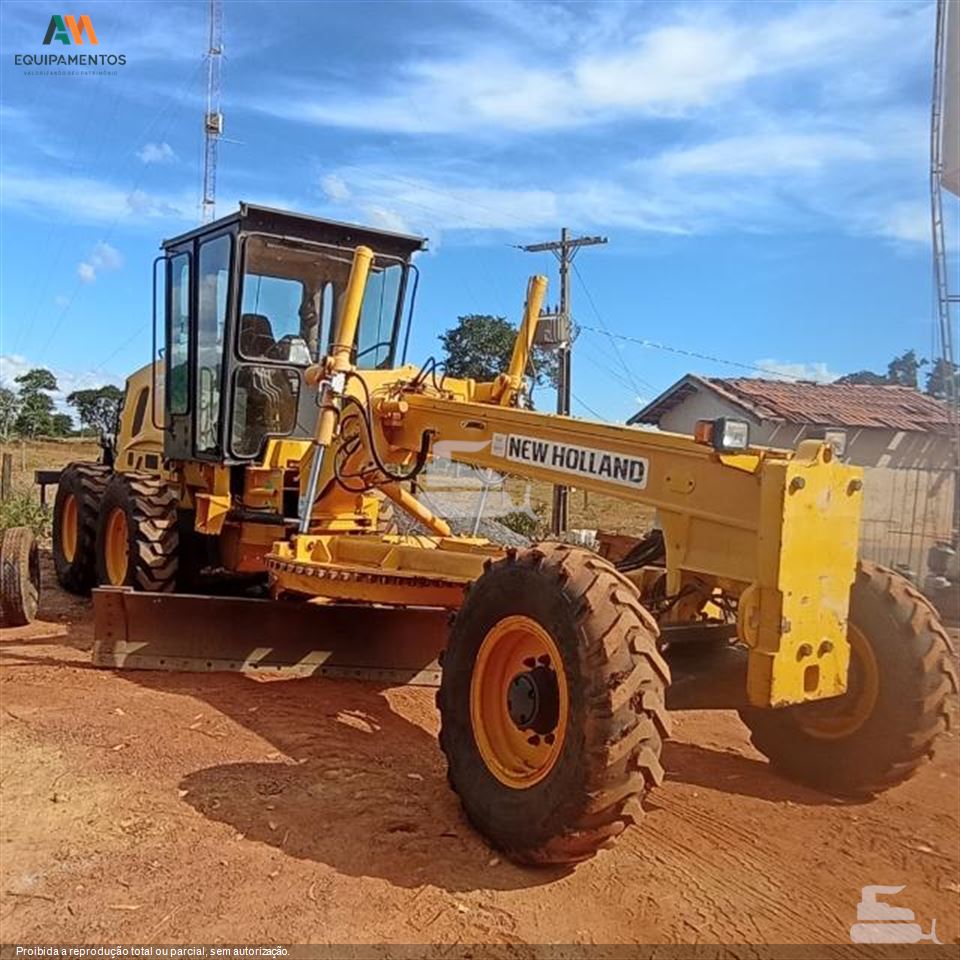 Motoniveladora New Holland RG140B