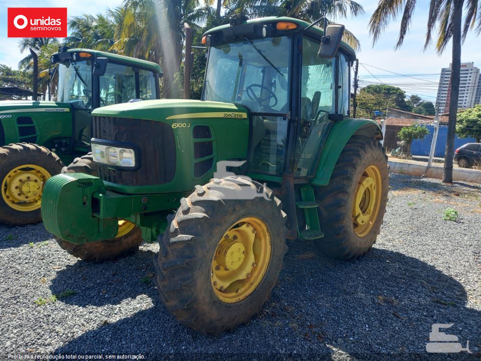 Trator Agrícola John Deere 6100J