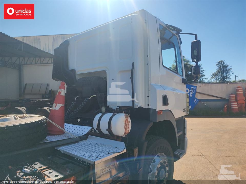 Caminhão DAF CF 85 FT 360 4x2 (Diesel)(E5)