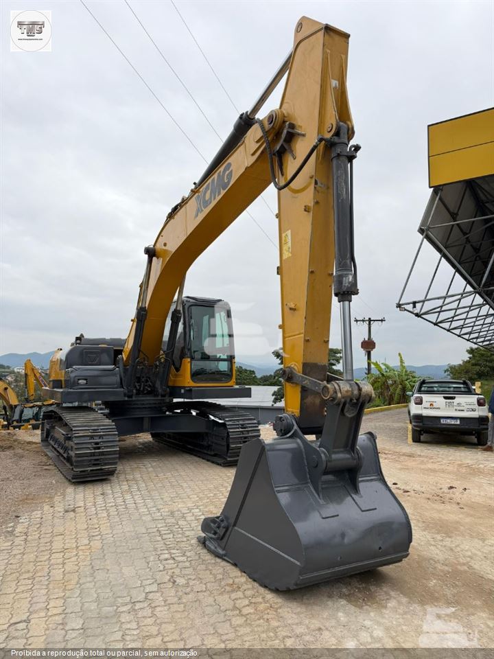 Escavadeira XCMG XE215BR