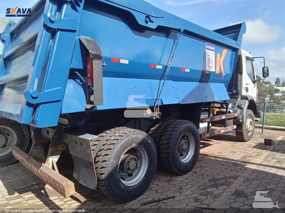 Caminhão Volvo VM 330 6x4 2p (Diesel) (E5)