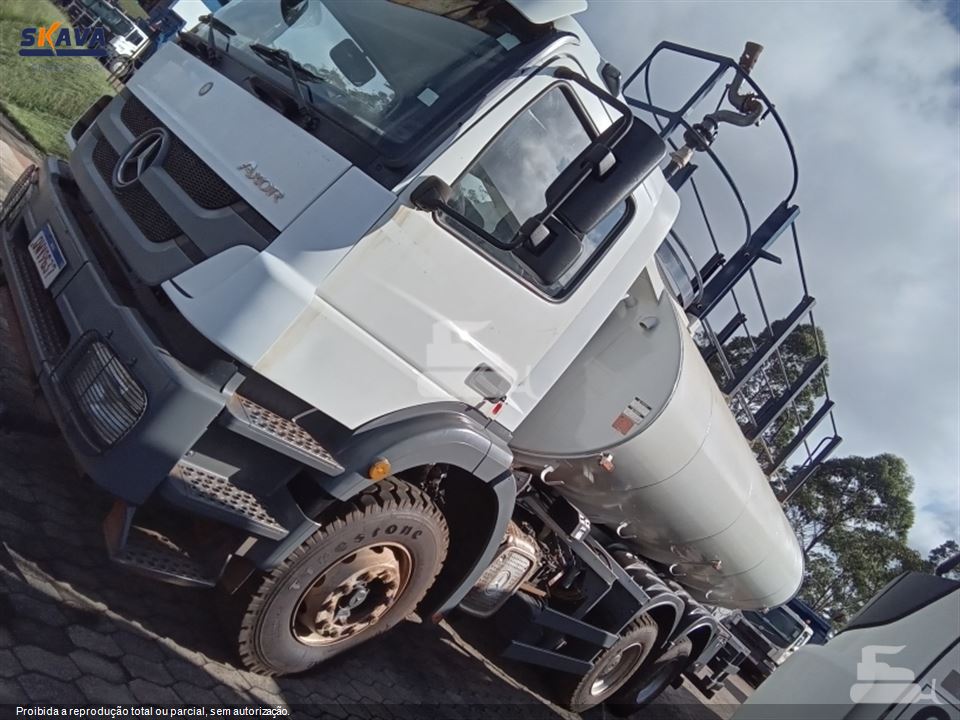Caminhão Mercedes-Benz Axor 3131 6x4 2p (diesel)(E5)