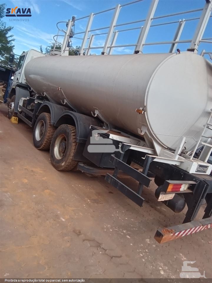 Caminhão Mercedes-Benz Axor 3131 6x4 2p (diesel)(E5)