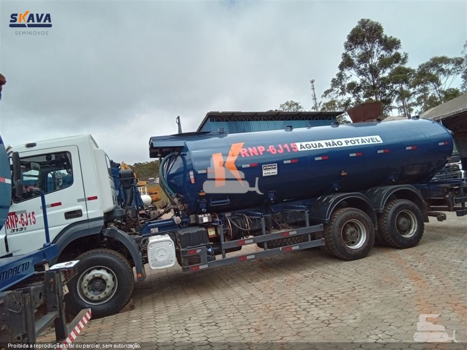 Caminhão Mercedes-Benz Axor 3131 6x4 2p (diesel)(E5)