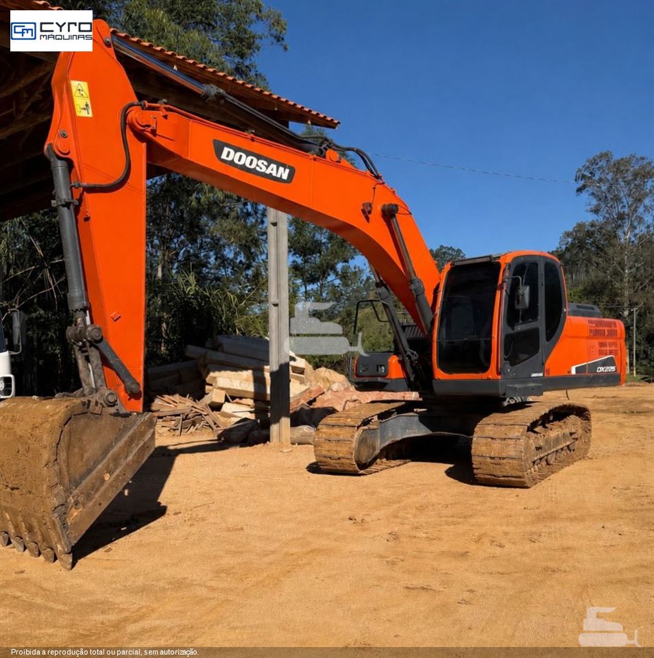 Escavadeira Doosan DX215