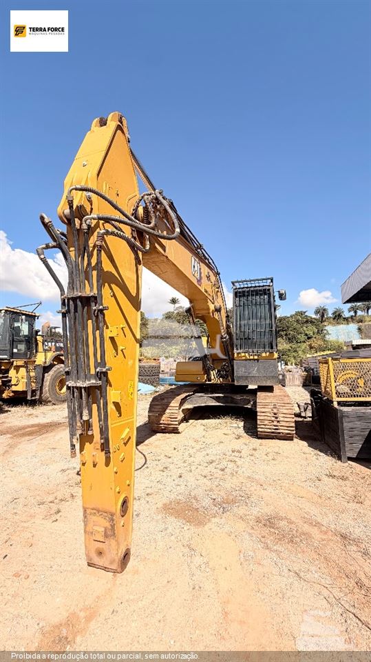 Escavadeira Caterpillar 320