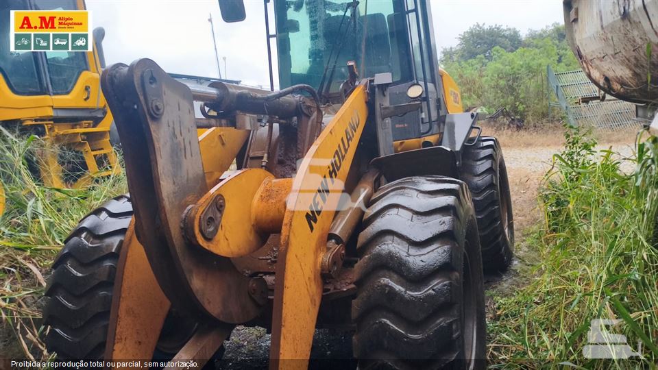 Pá Carregadeira New Holland W130