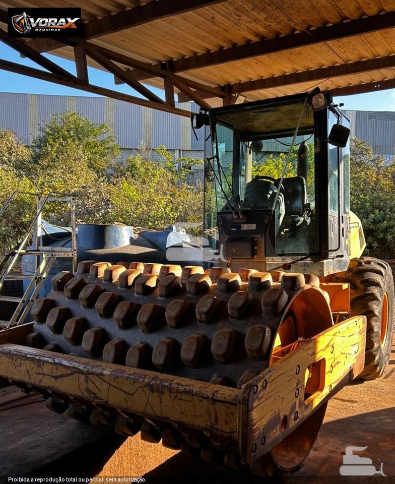 Rolo Compactador Caterpillar CP-533E